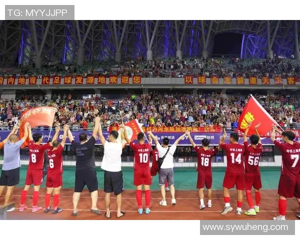 高大帅气踢足球的球星们如何在赛场上引领风潮成为全球焦点